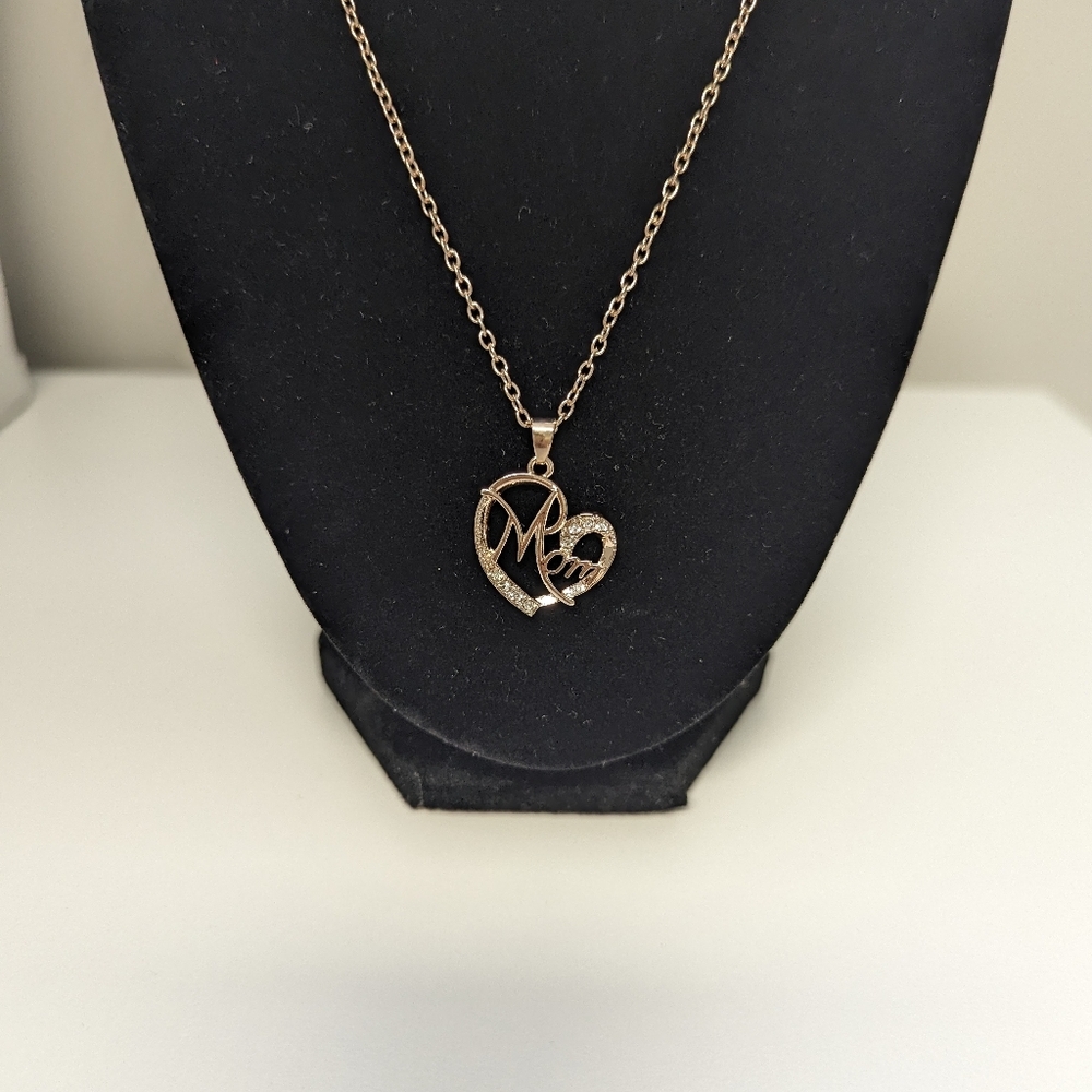 Mom Necklace - Picture 2 of 2